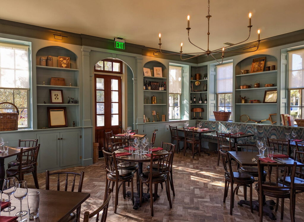 I'On Club Restaurant Interior